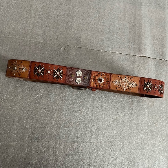 [L/Length:45”]VTG Fossil Brown Leather Belt with Floral Prints Silver Studs - Picture 2 of 9